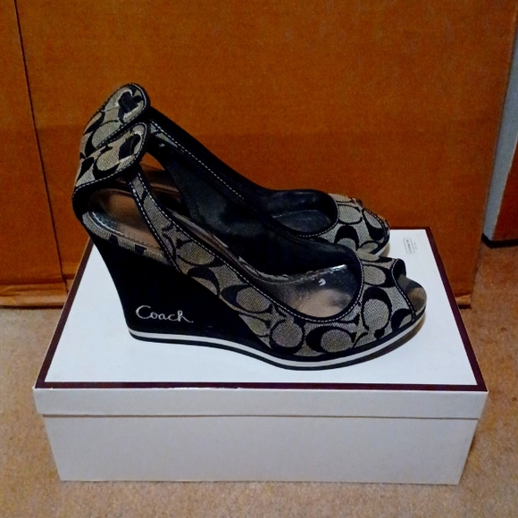 Coach Tarrah signature wedges - Picture 3 of 4